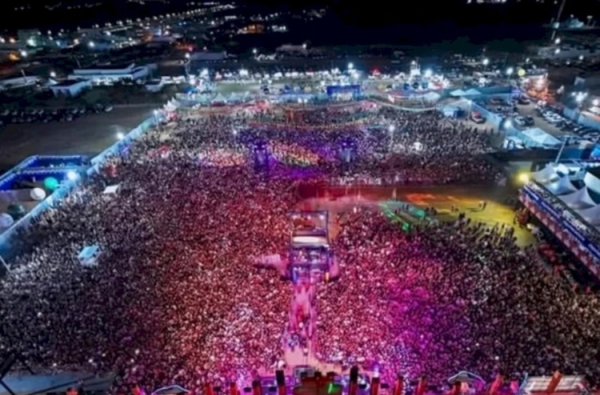 São Julho reúne multidão em noite histórica com Luan Santana celebrando 18 anos de carreira e recorde de público